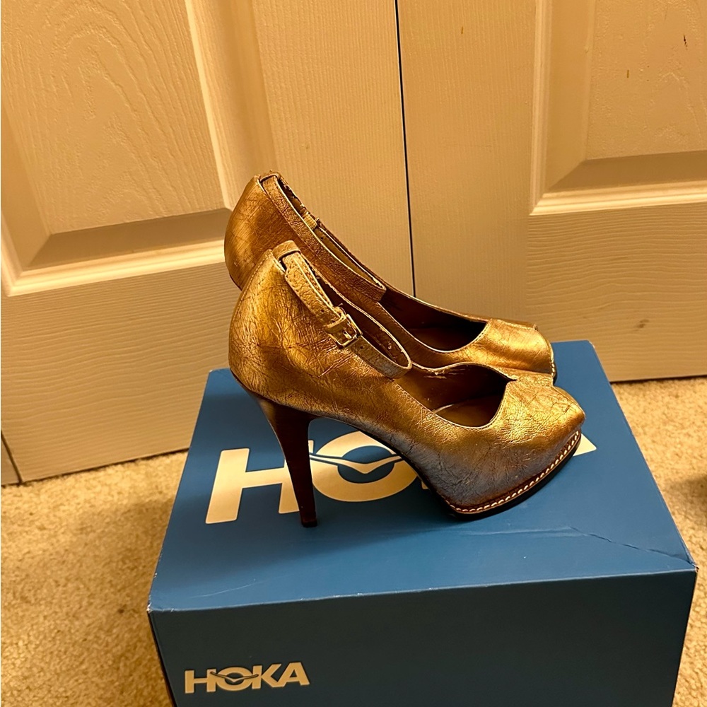 Women’s BCBGeneration platform shoes size 8.5
